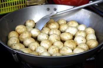 Rewolucja na piątkowy obiad. Zapomnij o panierce, te rybne kulki to kulinarny strzał w dziesiątkę