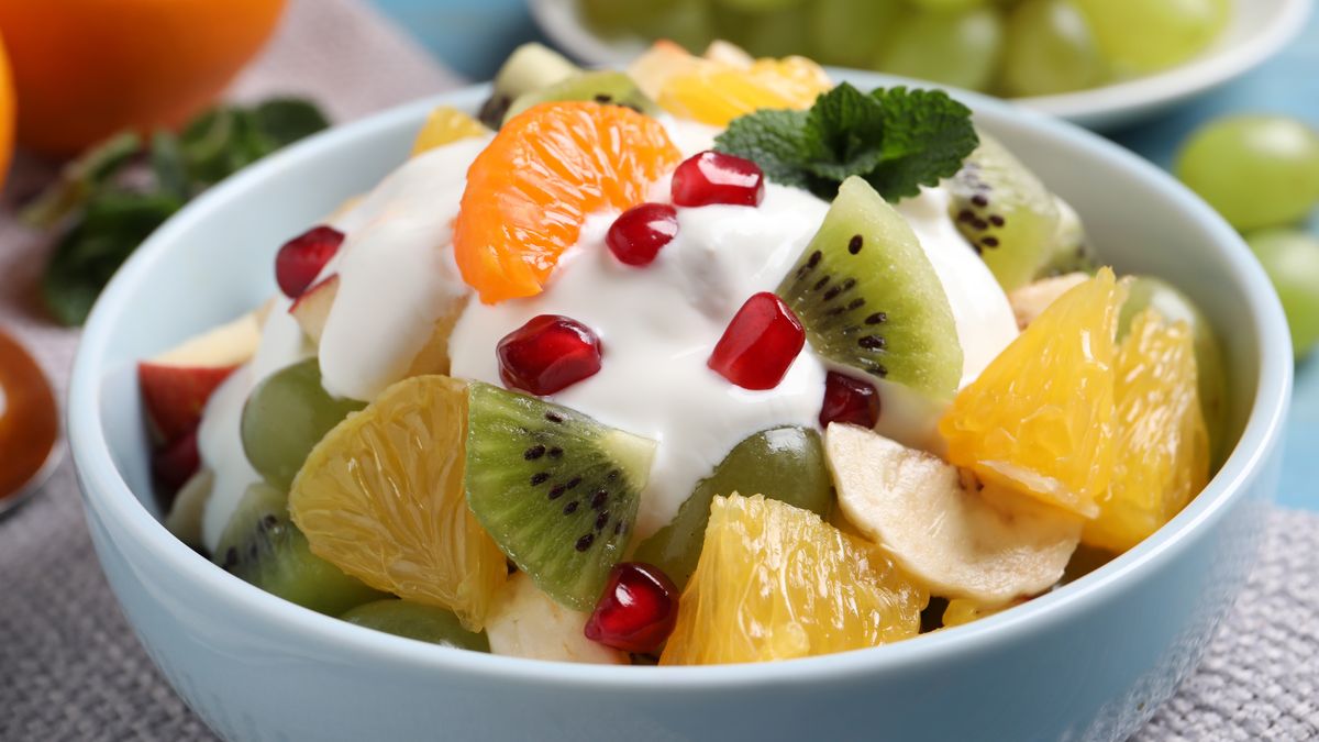 Ta sałatka owocowa to bomba witaminowa