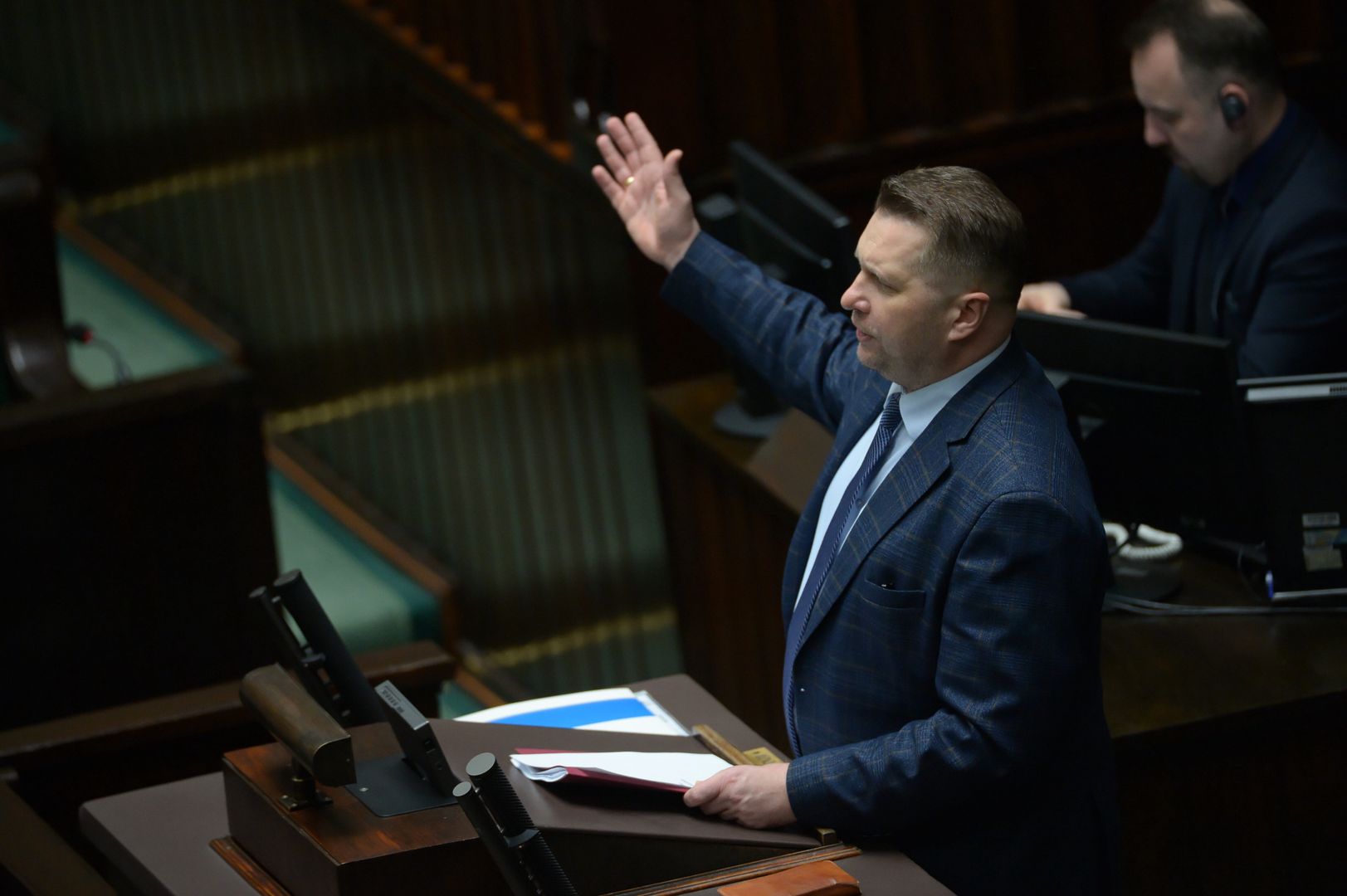 Przemysław Czarnek we wtorek bronił swoich decyzji z sejmowej mównicy.