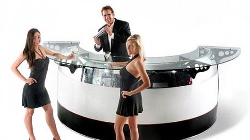 Nietypowy bar z osłony silnika Boeinga 747 1