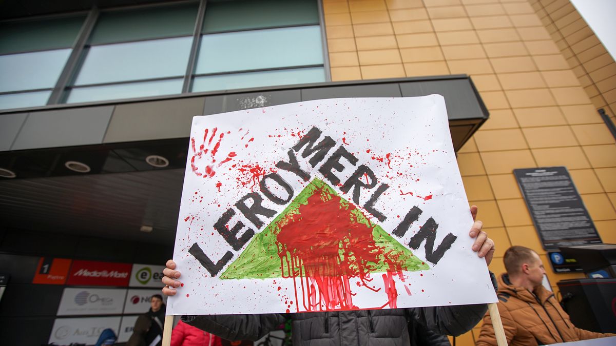 Protesty odbywają się m.in. przed sklepami francuskich sieci Leroy Merlin, Auchan i Decathlon