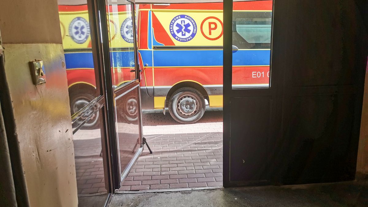 Reporter archiwum 2024 09
06.09.2024 Lodz. Osiedle mieszkaniowe Lodz - Widzew. Karetka pogotowia pod blokiem. Fot. Piotr Kamionka/REPORTER
Piotr Kamionka/REPORTER