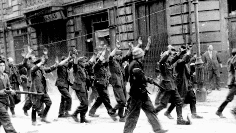 Niemcy wzięci do niewoli przez Powstańców. Sierpień 1944 r.