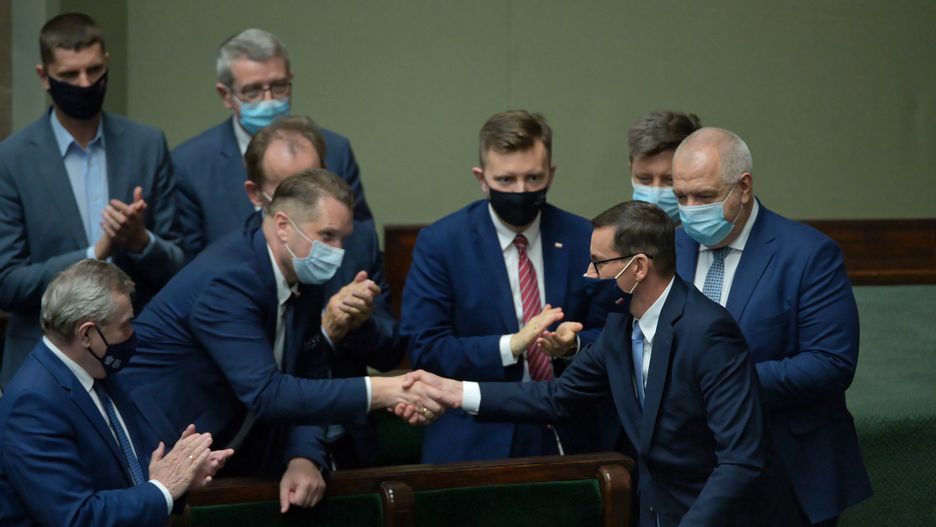 Premier bronił Czarnka, przywołał badania uczniów. Jest jeden szkopuł 