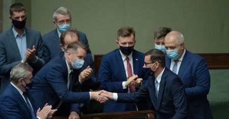 Premier bronił Czarnka, przywołał badania uczniów. Jest jeden szkopuł