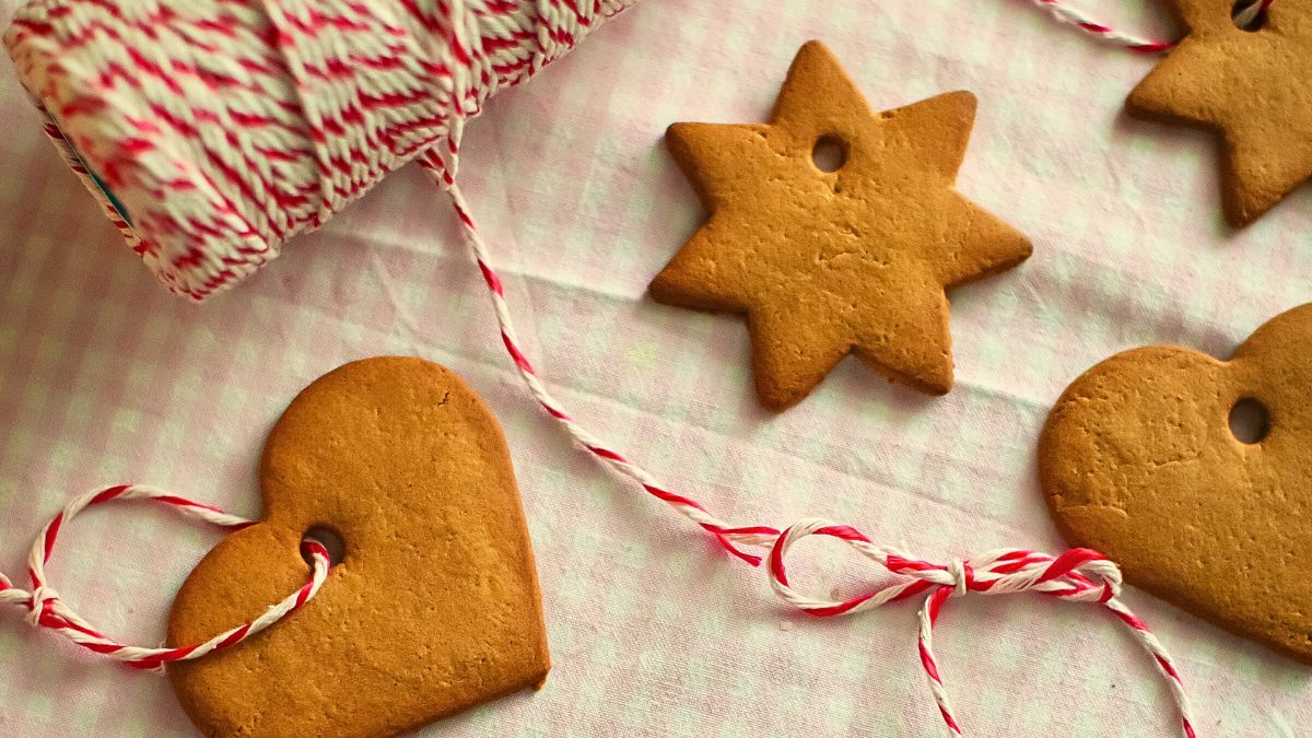 Pierniki na choinkę z dziurką do przeciągnięcia sznurka