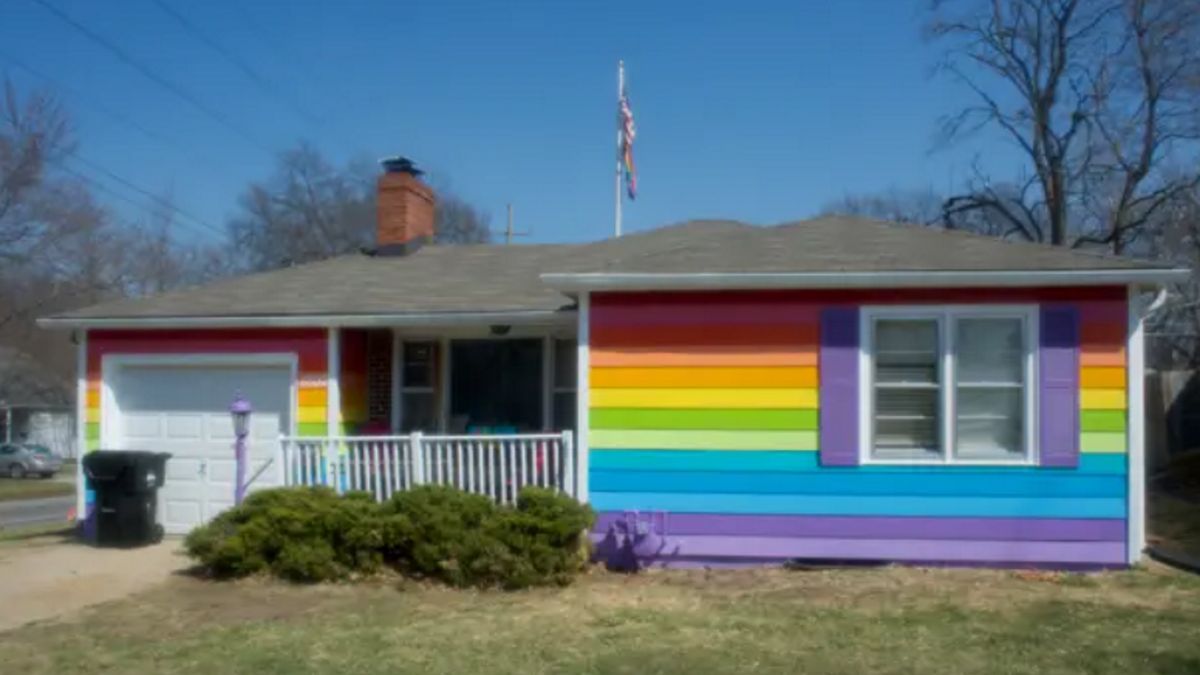 Właściciel domu postanowił go pomalować