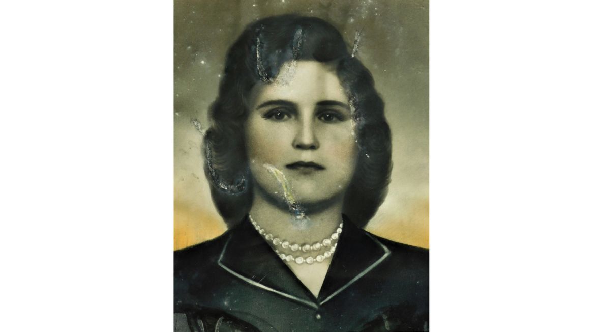Ciotka Leonora z Warzyna, która wychowała swojego siostrzeńca. Jej siostrę zabił wybuch bomby pod koniec II wojny światowej