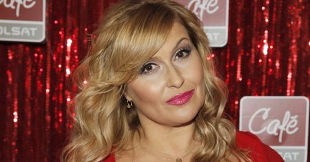 Można się zarumienić. Katarzyna Skrzynecka w szlafroku i kabaretkach