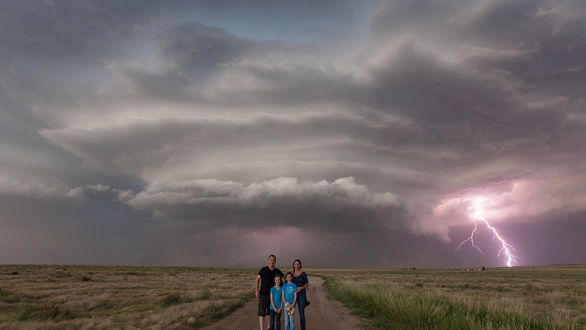 Zdjęcie rodzinne z piorunem w tle. Zobaczcie, jak powstało 1