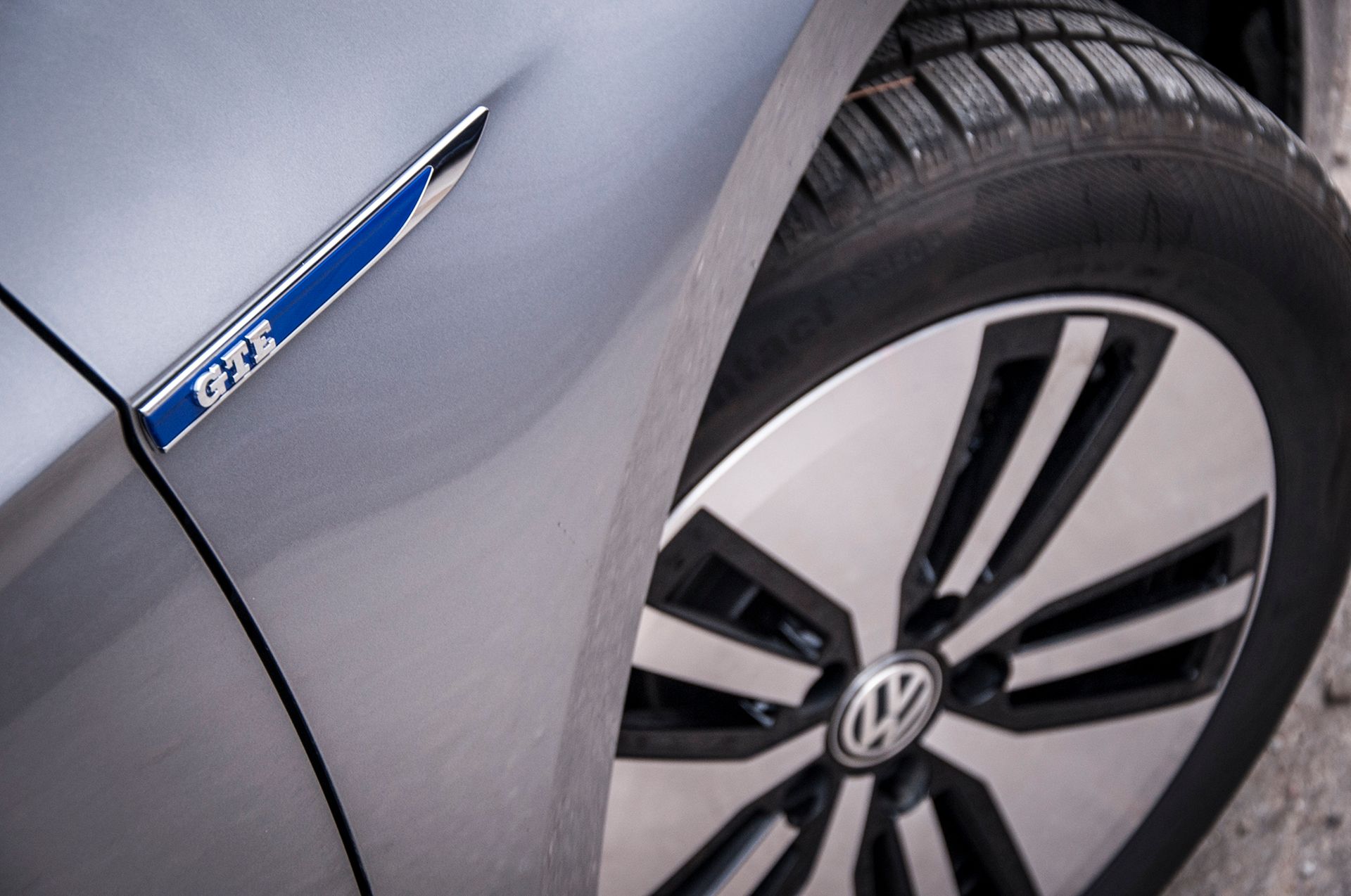 Volkswagen Passat GTE (fot. Mateusz Żuchowski)