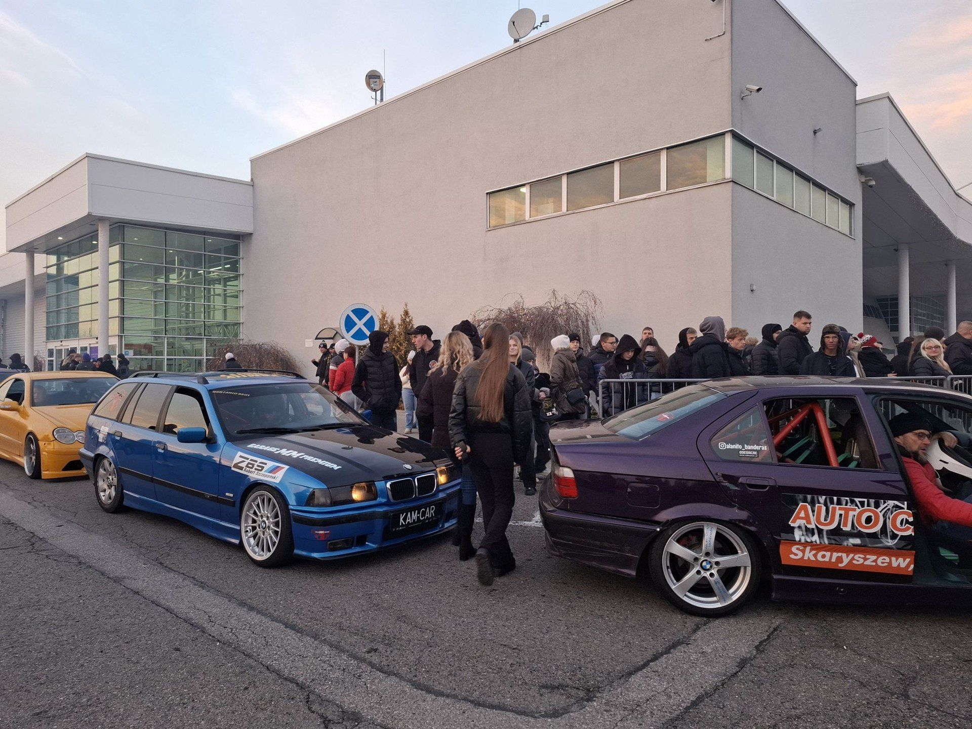 Mikołaj z Driftem przyciągnął wielu fanów motoryzacji.