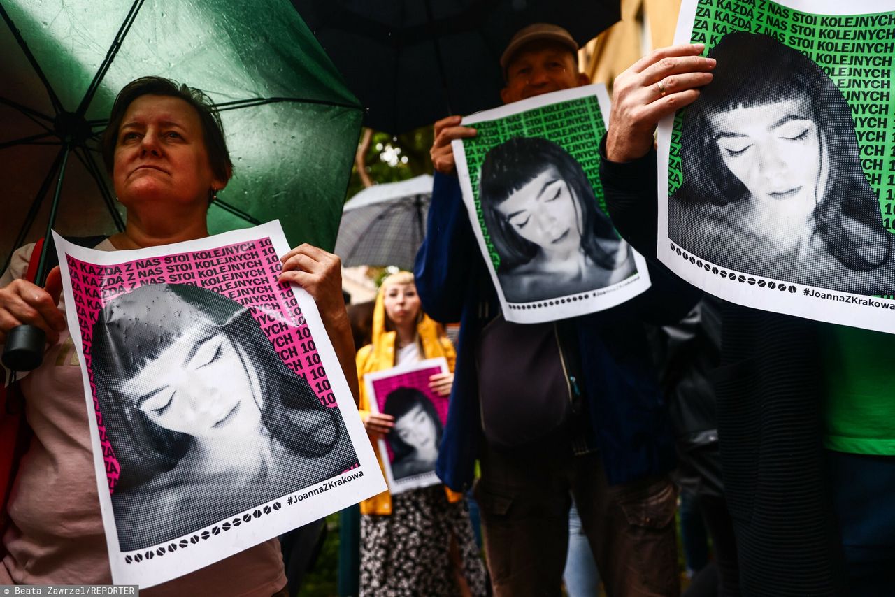 Protest w Krakowie: "Nigdy nie będziesz szła sama. Solidarnie z Joanną"