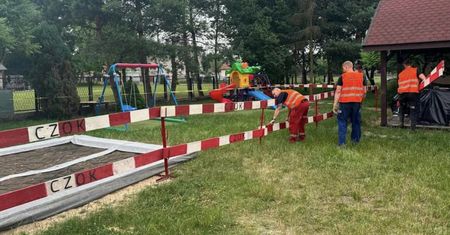 Zapadła się ziemia przy przedszkolu. Dzieci przeniesione do szkoły