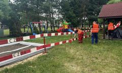 Zapadła się ziemia przy przedszkolu. Dzieci przeniesione do szkoły