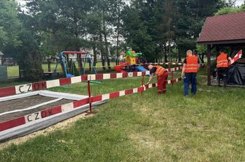 Zapadła się ziemia przy przedszkolu. Dzieci przeniesione do szkoły