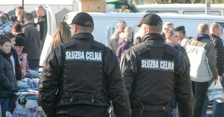 Miliony na nagrody w skarbówce. Związkowcy tłumaczą