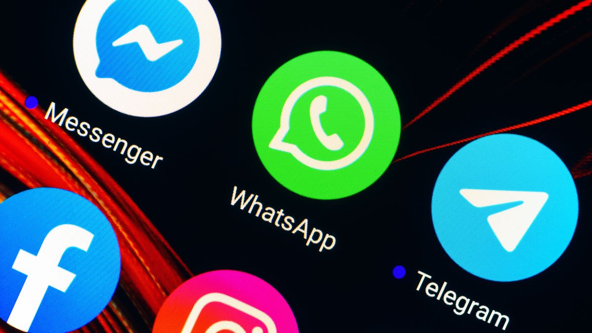 BRAZIL - 2022/03/31: In this photo illustration the Messenger, WhatsApp and Telegram app icons seen displayed on a smartphone screen. (Photo Illustration by Rafael Henrique/SOPA Images/LightRocket via Getty Images)