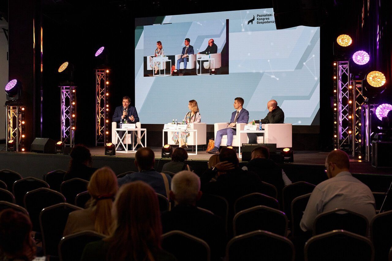 Przedwyborcza debata z jedynkami z okręgu poznańskiego na Poznańskim Kongresie Gospodarczym 2023