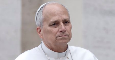 Papież Leon XIV przeszedł operację płuca. Lekarze WYKRYLI NOWOTÓR. "Ojciec Święty wybudził się prawidłowo"