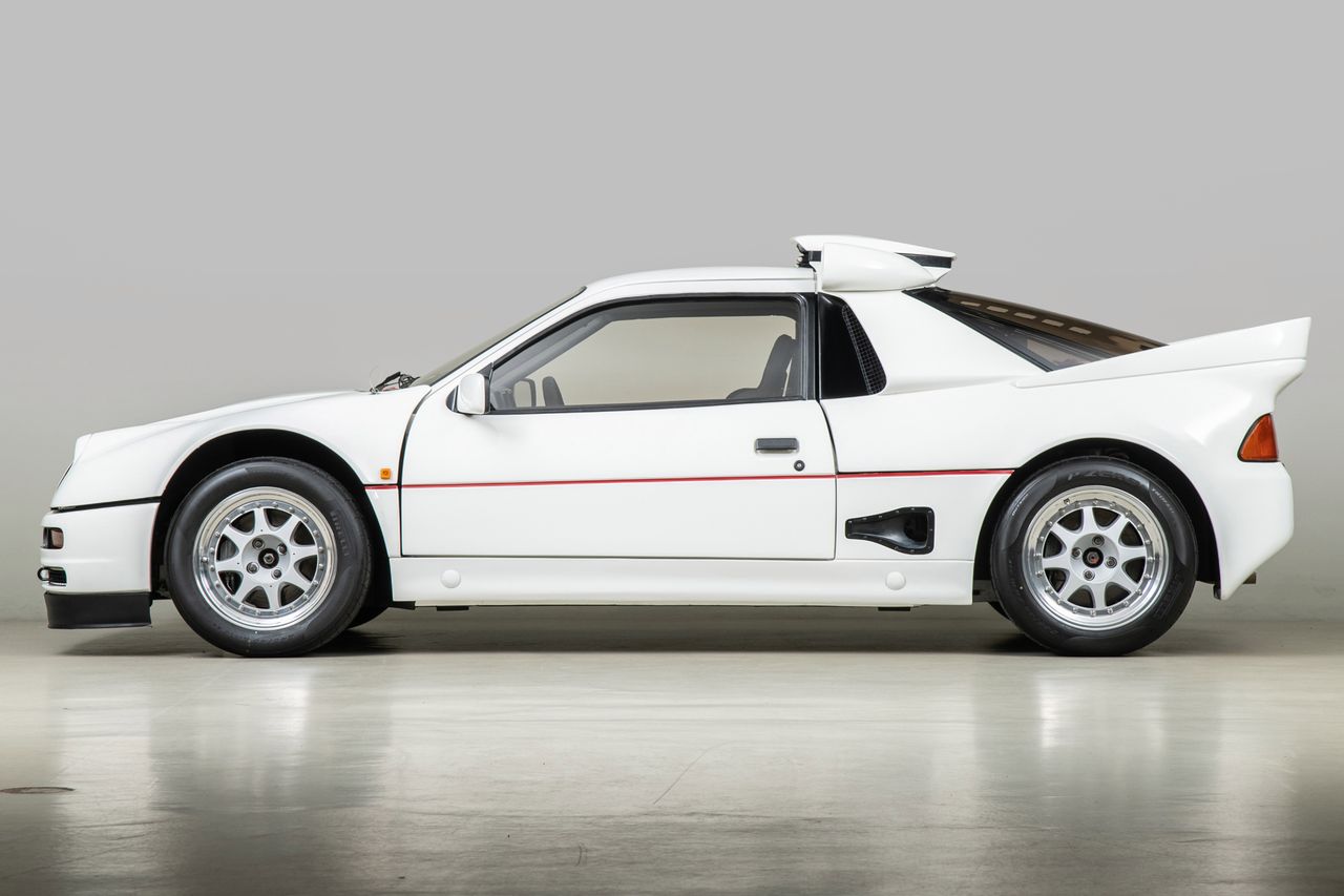 Legendarny Ford RS200 Evolution na sprzedaż. Jest inny niż pozostałe 24 sztuki