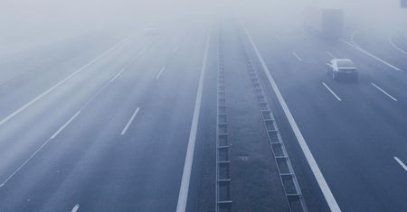 IMGW ostrzega. Mgła spowije niemal cały kraj. Później nagły zwrot