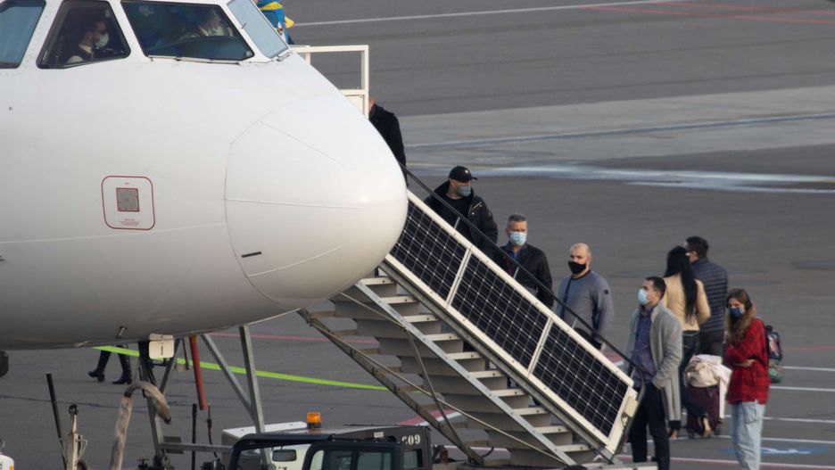 Captain, Pilot and first officer are seen wearing a facemask as passengers are boarding in aircraft at Eindhoven Airport EIN EHEH in the Netherlands during the Coronavirus Covid-19 pandemic era. Each passenger should wear a facemask and keep distance while boarding. Crew is also mandatory to wear protective measures equipment. Flights are reduced from Eindhoven as many European countries go into lockdown in order to prevent the spread of the disease. Just a few Ryanair, Wizz Air and Transavia flights. Eindhoven, Netherlands - November 8, 2020 (Photo by Nicolas Economou/NurPhoto via Getty Images)