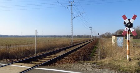 Pociąg zderzył się z autobusem szkolnym. Jedna osoba nie żyje