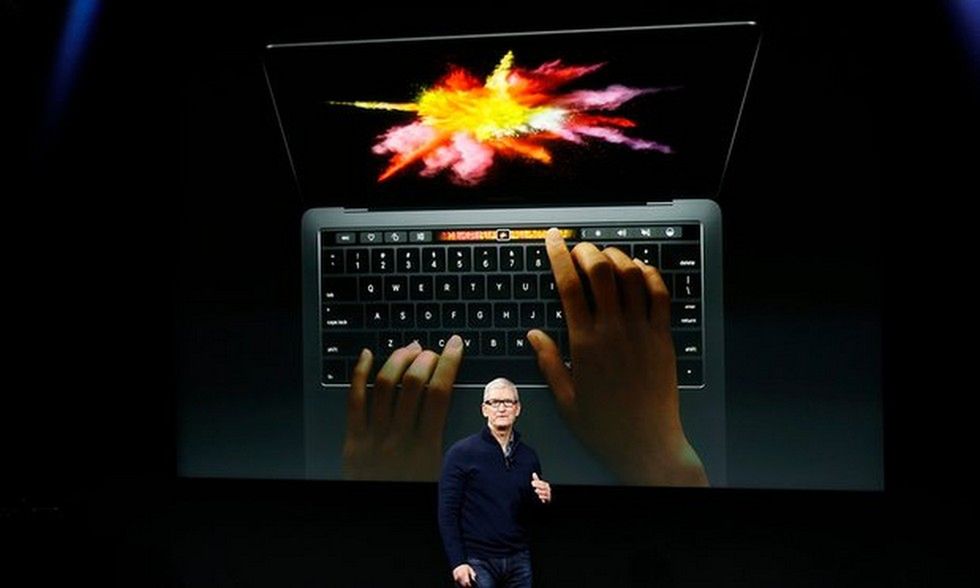 Dotykowe ekrany w laptopach są bez sensu. Apple ma coś znacznie lepszego: Touch Bar 6