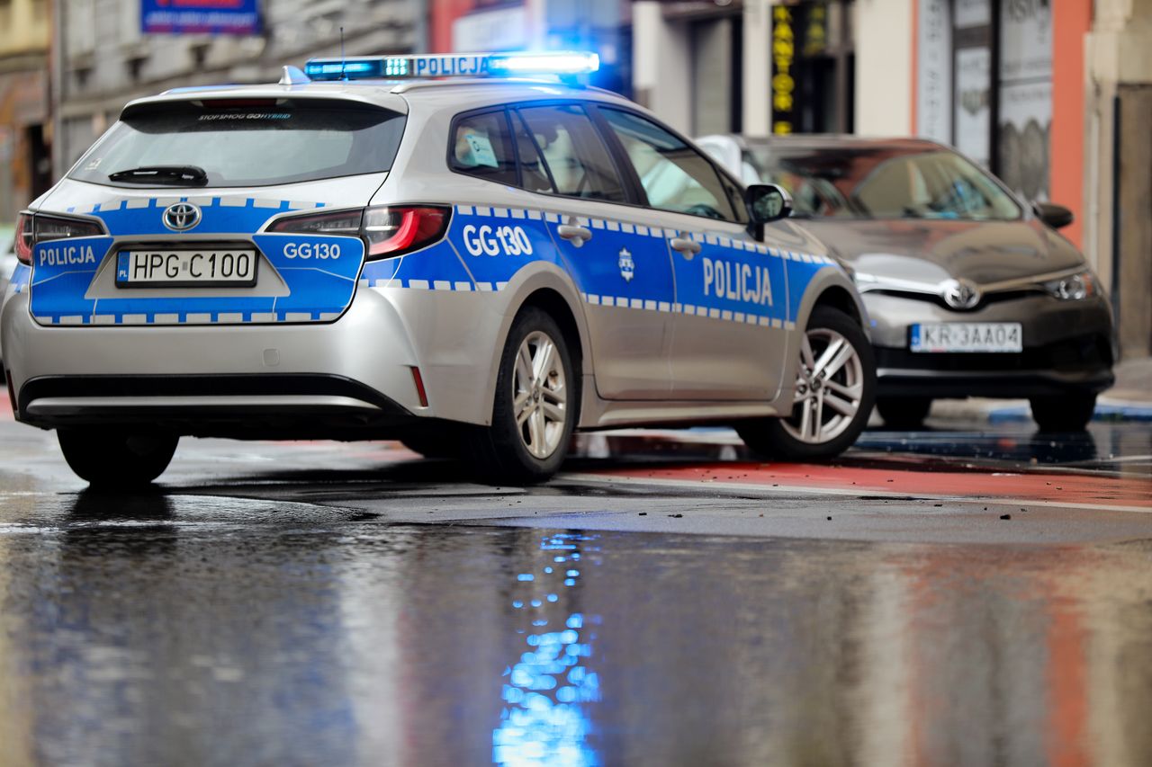 Handlowali ludźmi. Zatrzymano trzy osoby w Wielkopolsce