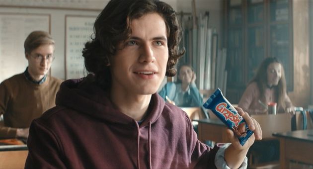 Szkolne harce w reklamie wafelków Grześki