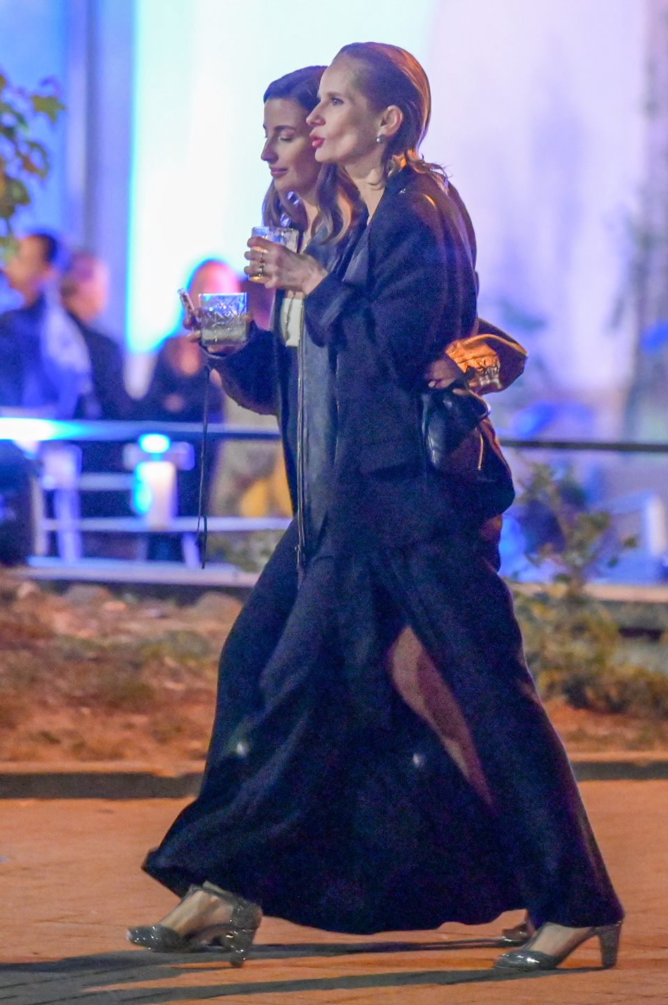 Julia Wieniawa baluje z Magdaleną Cielecką i Bartoszem Gelnerem