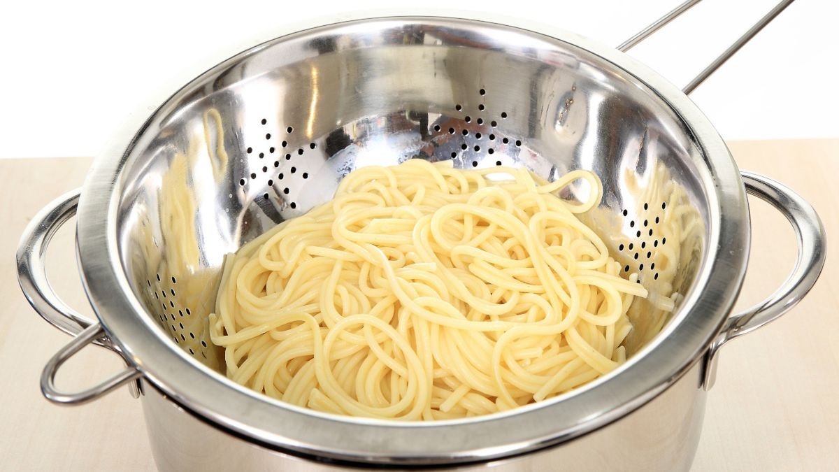 Ile można przechowywać ugotowany makaron w lodówce?