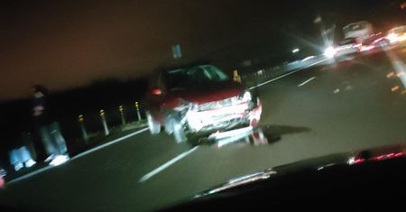 Utrudnienia na obwodnicy Lublina. Auto wpadło w poślizg i uderzyło w bariery linowe
