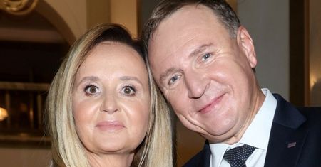Jacek Kurski ociepla wizerunek, pozując z CÓRKĄ i naburmuszonym kocurem na okładce prawicowego tygodnika! (FOTO)