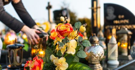 Jak zrobić stroik na grób za kilka złotych? To bardzo proste