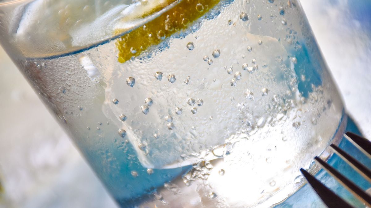 Woda gazowana nie niszczy szkliwa