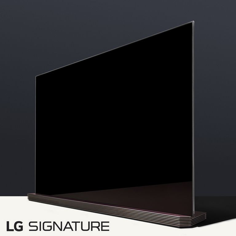 Liam Neeson w wyemitowanej podczas finału Super Bowl 2016 reklamie LG OLED SIGNATURE TV 2