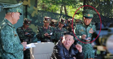 Kim jest generał z notatnikiem? To on ma dowodzić północnokoreańskimi siłami w Rosji