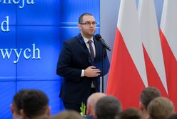 Zmiana w KPRM. Odchodzi Piotr Mazurek