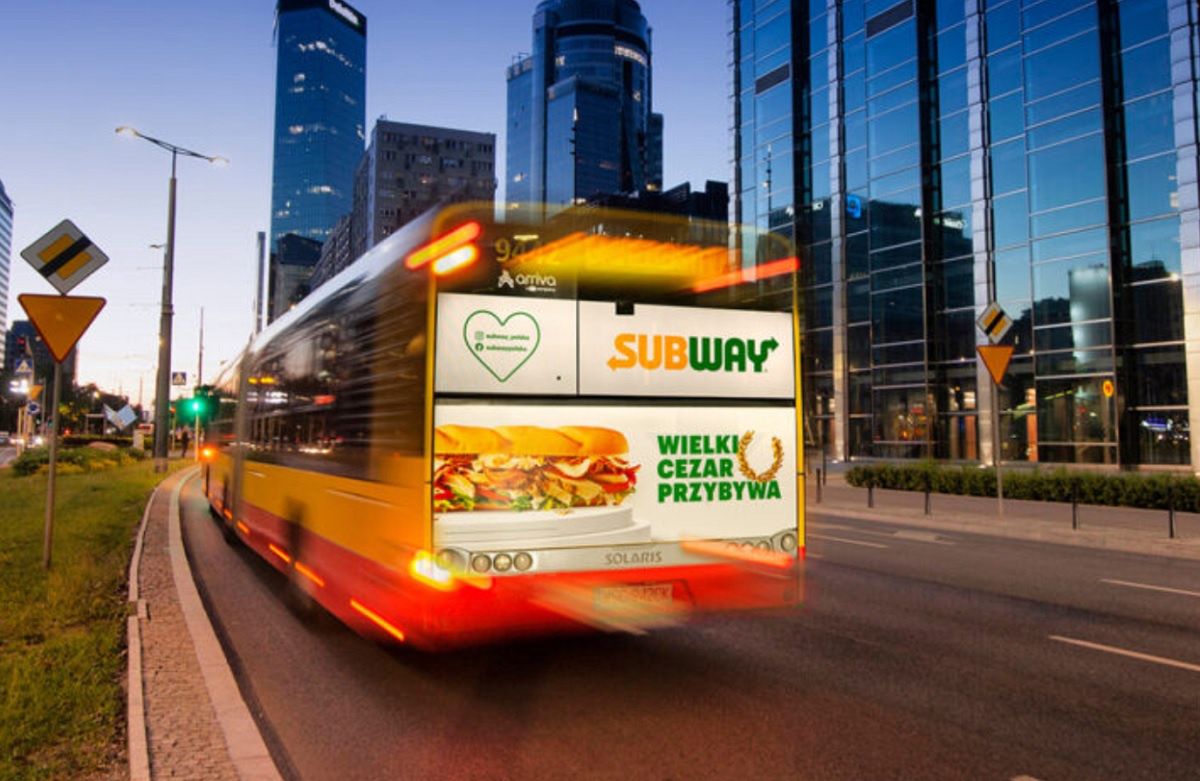 Agora chce mieć reklamy na autobusach i Paczkomatach. Wykłada prawie 20 mln zł