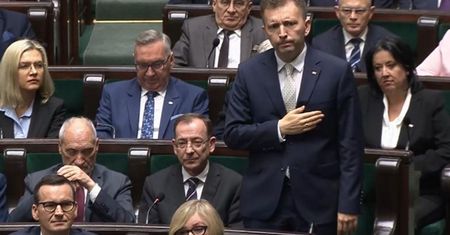 Siedział koło Kamińskiego. Pokazał wymowne zdjęcie