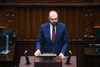 Poseł PiS z aktem oskarżenia. Szczucki zabrał głos