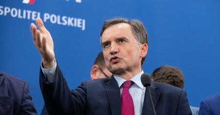 Próba zatrzymania Zbigniewa Ziobry. Policjanci nie weszli na posesję