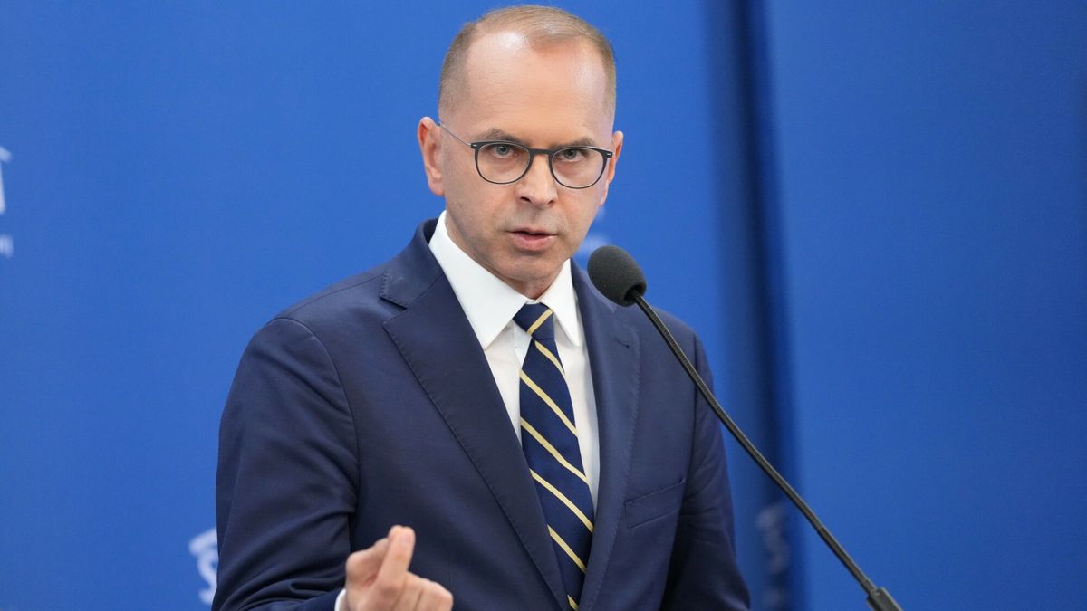 Konferencja prasowa Dariusza Jo?skiego i Micha?a Szczerby
07.04.2025 Warszawa Konferencja prasowa z udzialem europoslow D.Jonskiego i M.Szczerby. T: Skierowanie afery NCBR do Prokuratury Europejskiej fot Marysia Zawada/REPORTER
N/z: Michal Szczerba
Marysia Zawada/REPORTER