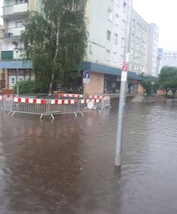Zalane samochody i domy, nieczynna autostrada. Nawałnica nad Szczecinem