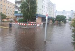 Zalane samochody i domy, nieczynna autostrada. Nawałnica nad Szczecinem