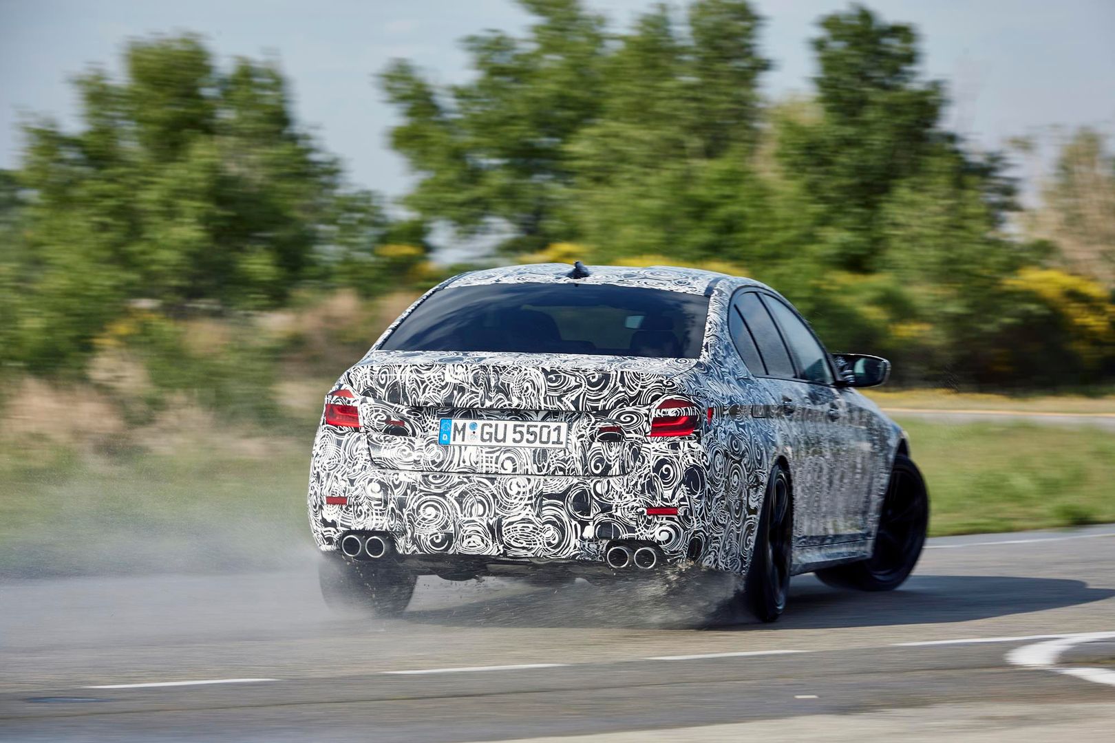 Jeszcze lepsza informacją jest jednak to, że nowy xDrive w M5 będzie działał na innej zasadzie niż jakikolwiek wcześniej. Ma trzy tryby pracy: 4WD, 4WD Sport i 2WD.