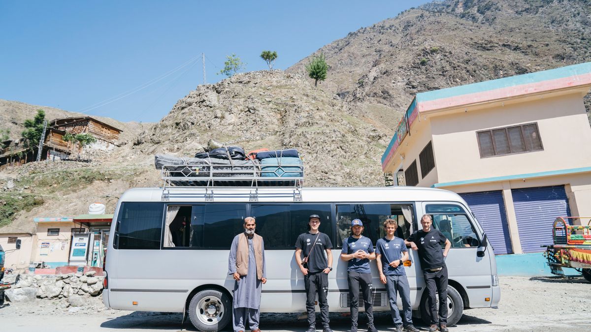 Andrzej Bargiel i jego ekipa ruszają na szczyt