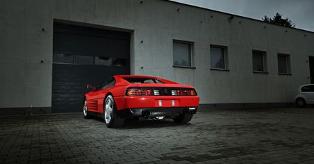 To Ferrari 348 ma 33 lata i 936 km przebiegu. Jedyny taki egzemplarz na świecie odkryłem w Zgierzu